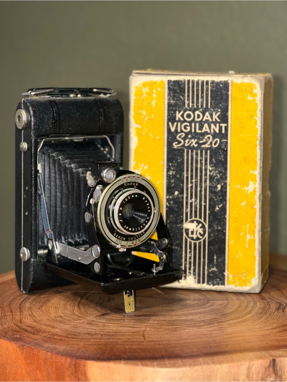 Vintage 1940 Kodak Vigilant Six-20 Folding Camera – Fully Functional with Box